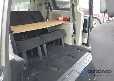 2011 Chrysler Town & Country Touring из США, поврежденный, VIN 2A4RR5DG8BR682128